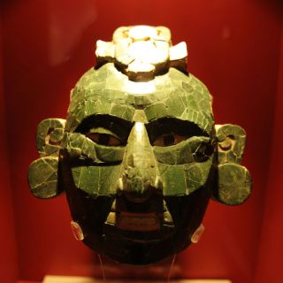 Laura Castellanos aborda visión seria y documentada sobre el 2012