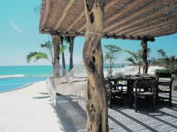 Dos placeres. La vista del mar y el sabor de la comida, satisfacen a cualquiera. EL UNIVERSAL  /