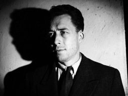En 1942 Albert Camus publica 'El extranjero'. ESPECIAL  /