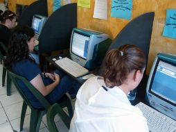 Es recomendable saber lo que platican sus hijos a través de las redes sociales. ARCHIVO  /