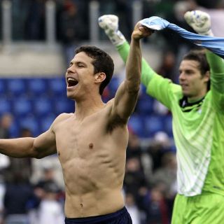 Lazio vence a Roma en el clásico de la capital italiana