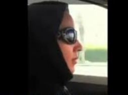 Badaui denunció la segregación de sexos en espacios públicos y la restricción a las mujeres del derecho a conducir. ESPECIAL  /