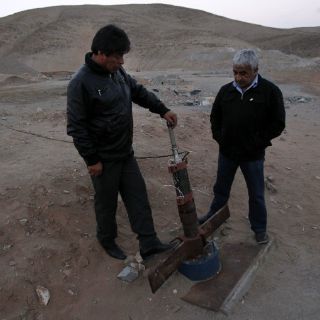 Un minero muerto y otro atrapado en Chile