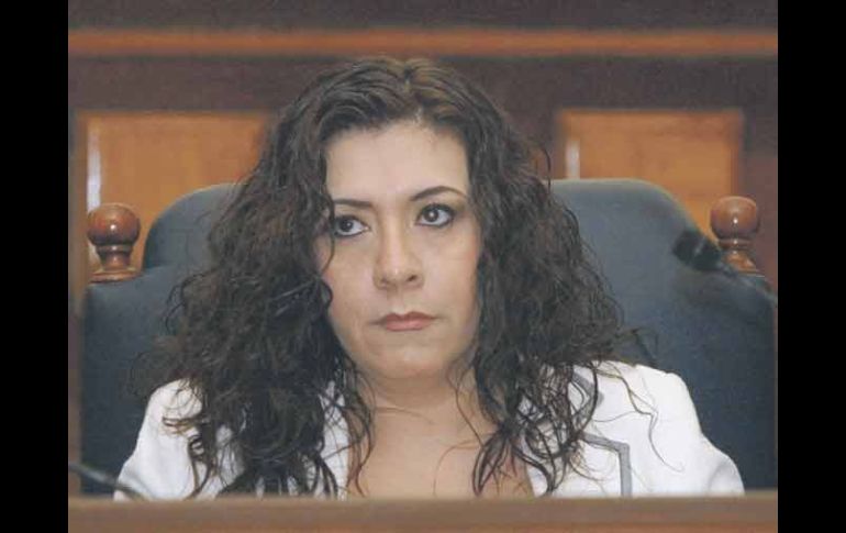 La ex diputada Norma Angélica Aguirre considera que las observaciones son ''una cortina de humo'' para encubrir los problemas actuales.  /