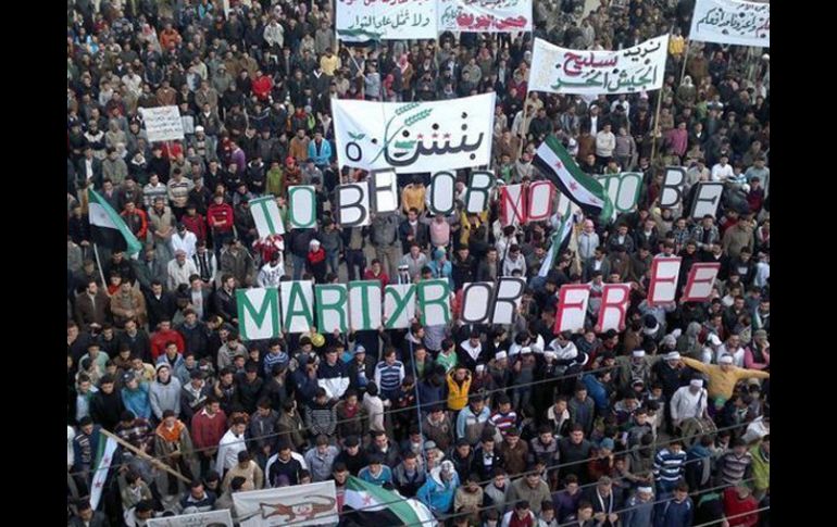Manifestantes sirios durante una protesta en Idlib. EFE  /