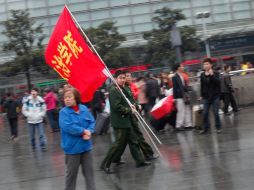 Un millar de estudiantes disfrazados como Lei Feng homenajearon al héroe en las calles de Shanghái. REUTERS  /