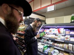 Alimentos para judíos disponibles en comercios en Berlín. AP  /