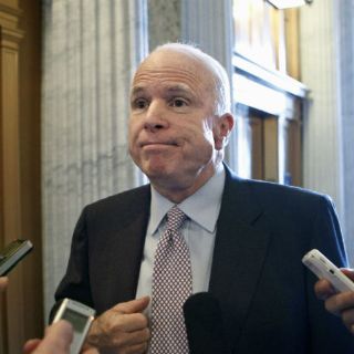 Senador McCain pide a EU bombardear Siria