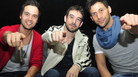 Ángel Reyero, Fernando Fu, y Aitor García, intengrantes del grupo español Circo Pop. EFE  /