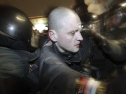 Detención de Serguei Udalzov, uno de los políticos opositores a Putin. Fue liberado este mismo martes. EFE  /