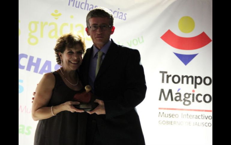 Otorgó a sus benefactores las distinciones de trompo de madera, bronce, plata, oro y diamante.  /