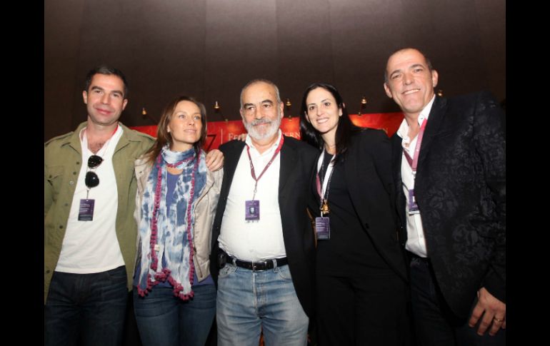 Emilio Echevarría interpreta a un reportero de 90 años que se enamora de una joven de 20.  /