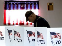 El ex gobernador de Massachusetts vence a Rick Santorum por un punto porcentual. AP  /