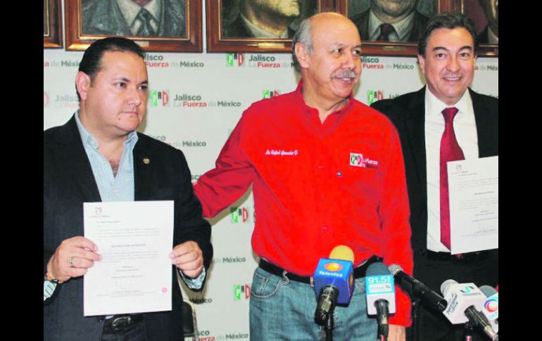 De izquierda a derecha, Héctor Pinzano, Rafael González Pimienta y Alberto Lamas.  /