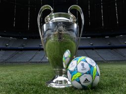 El francés Christian Karembeu acompañará al trofeo durante su estancia en Ciudad de México y Guadalajara. ESPECIAL  /