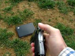 Hannah, de 15 años, no tiene una laptop que sustituya la que fue baleada. ESPECIAL  /