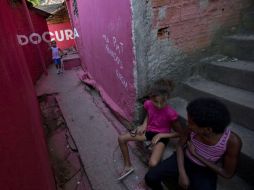 Callejuela del barrio Brasilandia en Sao Paulo adornada con una intervención urbana. EFE  /