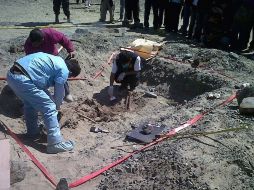 La Procuraduría estatal ordenó la continuación de las excavaciones para identificación de las víctimas. ARCHIVO  /