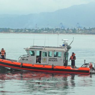 Rescata Marina a pescadores cerca de Manzanillo