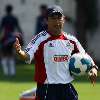 Chivas llamará la atención a Ambriz y Torres