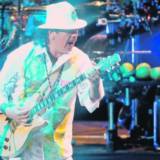 La guitarra de Carlos Santana conquista a los tapatíos