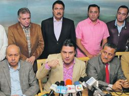 Rafael González Pimienta, Aristóteles Sandoval y Arturo Zamora (parte inferior), encabezaron la rueda de prensa.  /