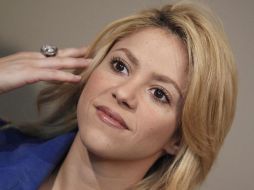 En 2010 la colombiana fue multada por cicular por la ciudad sin casco y bañándose en una de las fuentes de la capital catalana. ARCHIVO  /