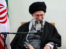 Ayatolá Ali Jamenei durante una reunión con miembros de la Asamblea de Expertos, en Teherán. EFE  /