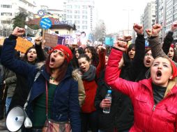 Mujeres protestan contra la violencia doméstica en las calles de Ankara. AFP  /