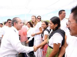 Misión cumplida, palabra cumplida, con hechos, dijo Fellipe Calderón tras la entrega. NTMX  /