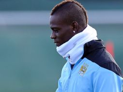 Balotelli, de 21 años, asegura que todo el mundo puede cometer un error y Carlos es muy querido. AFP  /