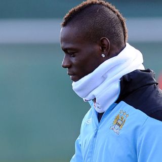Balotelli espera que aficionados perdonen a Tévez