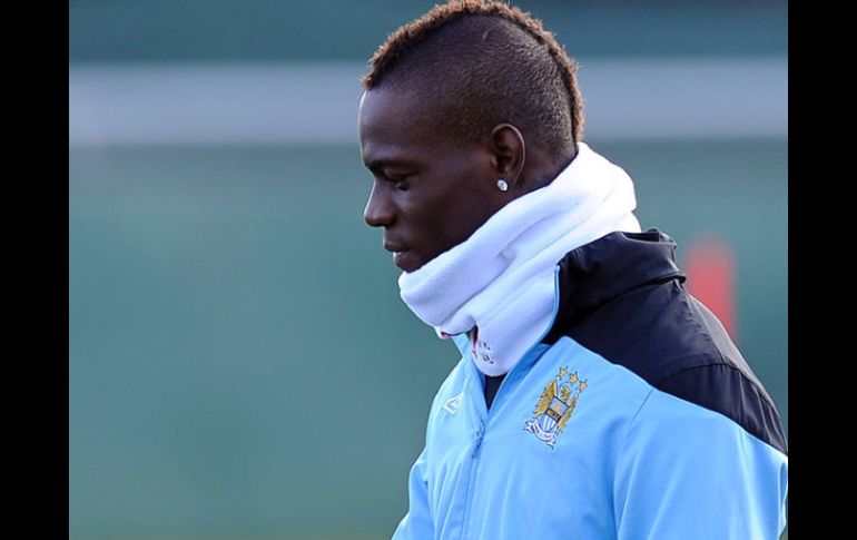 Balotelli, de 21 años, asegura que todo el mundo puede cometer un error y Carlos es muy querido. AFP  /