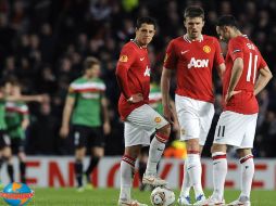 'Chicharito' (i), junto a sus compañeros del ManU, Carrick (C) y Giggs durante el juego ante el Athletic. REUTERS  /
