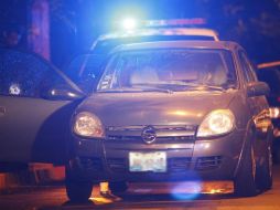 Los fugitivos se detuvieron y robaron un auto Chevy Monza, tratando  de despistar a los ministeriales, mismo que abandonaron cuadras má  /