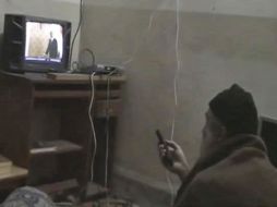 Imagen tomada de un video de Osama en su casa dividida donde pasó sus ultimas semanas. AP  /