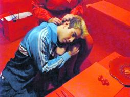 Daniel Essue y Mariona Martínez protagonizan Monocorma, de Álvaro Aranquez, en una sesión de Microteatro por dinero, en Madrid.ESPECIAL  /