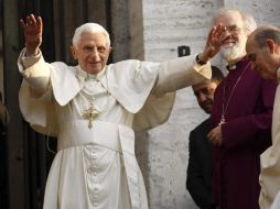El último Anuario Pontificio del Vaticano fue presentado al máximo líder de la iglesia católica. EFE  /