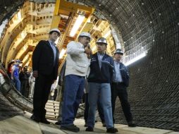 Acompañado por autoridades del ramo, Calderón hizo un recorrido por las instalaciones. ESPECIAL  /