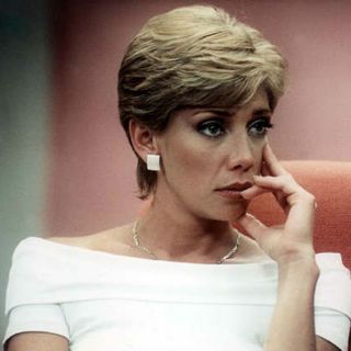 Cynthia Klitbo celebrará cumpleaños 45 en el escenario