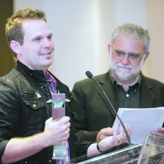 Adelantan premiación y cierran con mensajes positivos