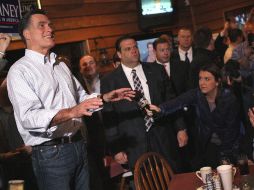 El candidato presidencial republicano y exgobernador de Massachusetts, Mitt Romney, se dirige a sus simpatizantes. EFE  /