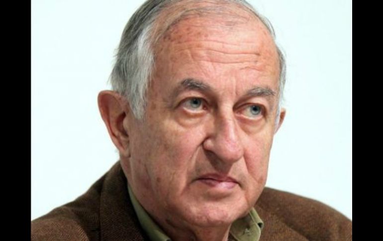 El escritor recibió el reconocimiento por el conjunto de su obra, en la que demuestra independencia de criterio. EFE  /