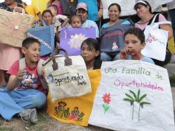 Así, millones de niñas, niños y jóvenes logran un mayor grado escolar que sus padres. ARCHIVO  /