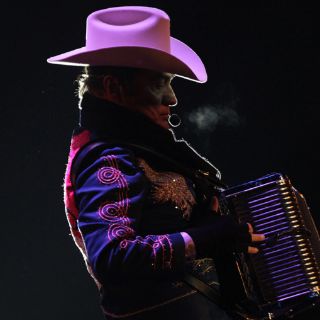 Por cantar La Reina del Sur, vetan a Tigres del Norte