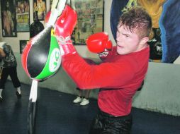 Saúl “Canelo” Álvarez partió de México hacia California, donde estará concentrado hasta la pelea del 5 de mayo. ESPECIAL  /