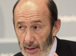 Ministro español del interior, Alfredo Pérez Rubalcaba. Ministerio informa que el material se encontró en un parque enterrado. EFE  /