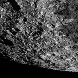 Nuevas caras de una de las lunas de Saturno, gracias a sonda