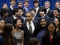 El presidente de EU compartió un momento con los jóvenes. AP  /