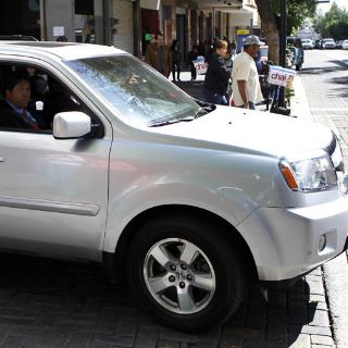 El Gobierno da camionetas de lujo a sindicatos
